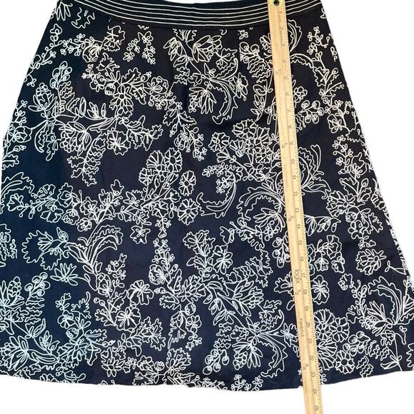 Ann Taylor Navy Blue Embroidered Career A-Line Skirt Size 6 - Picture 7 of 7
